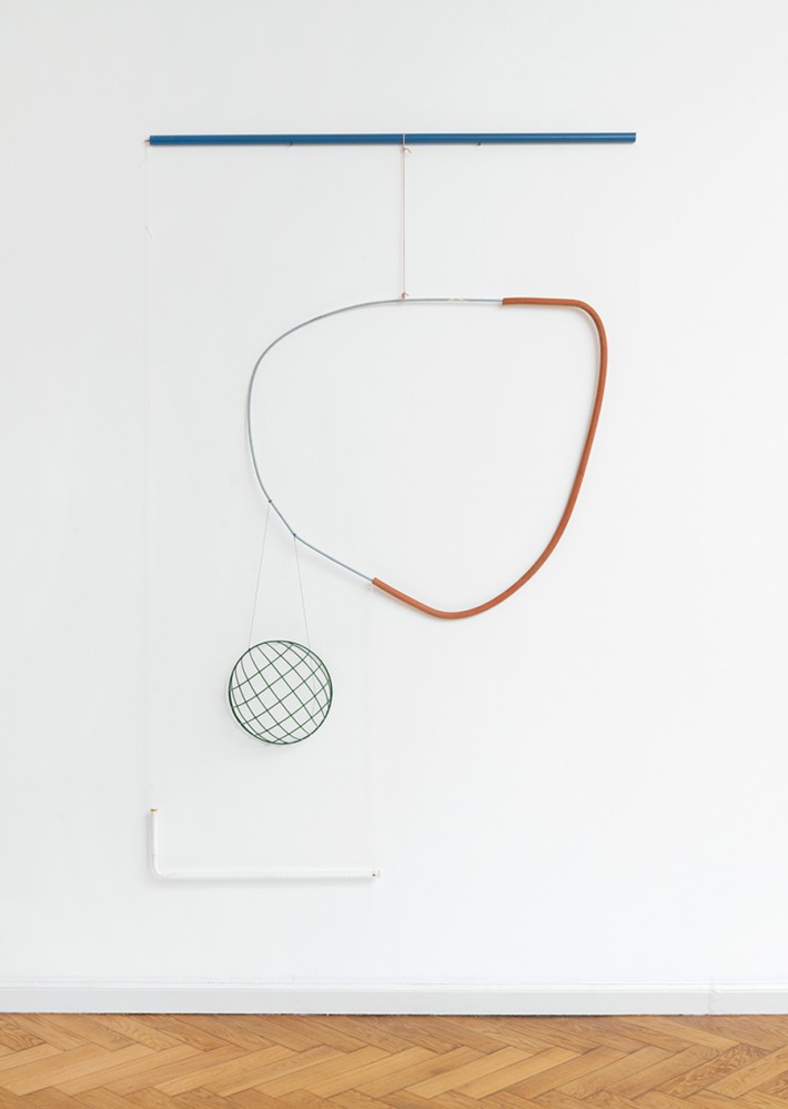 Olam  2017 | Kunststoff, Metall, Textilien | 212 x 135 x 18 cm